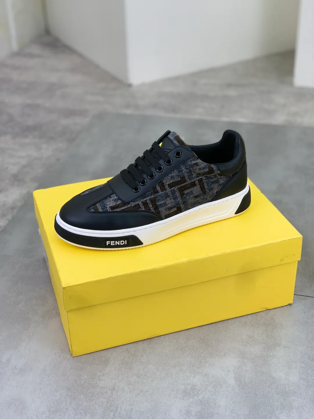 ​Men's shoes 💰P420 💰[New style] little monster 🆘 New style at FENDI counter 🕶️🕶️Simple routing effect, showing an elegant and cool driving shoe 🎬Using imported calfskin + first-layer pigskin lining🐂Excellent material🎬Detailed workmanship 🤗Comfortable foot feel➰➰. ​Pair it with any outfit to show your taste and temperament, low-key luxury ♻️Design ​simple and elegant ​noble and fashionable 🍃​Very loved and favored by trendy men 💓❤️size: 38-44 4️⃣colors available